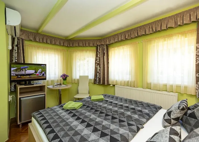 Bed & Breakfast Cecey Vendeghaz 3*