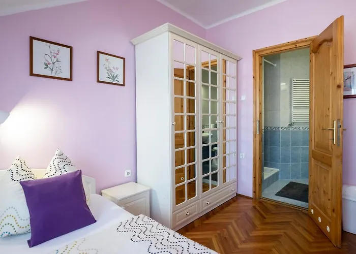 Cecey Vendeghaz Bed & Breakfast