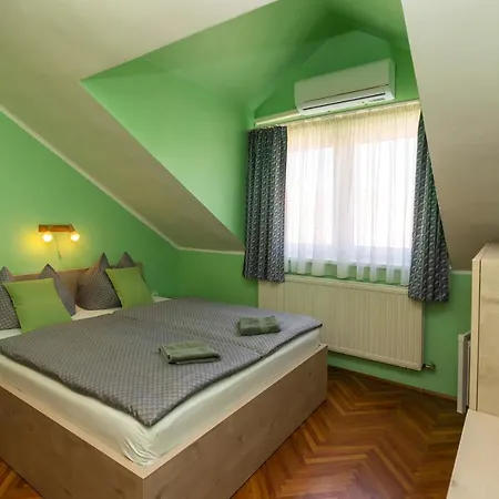Cecey Vendeghaz Frühstückspension 3*