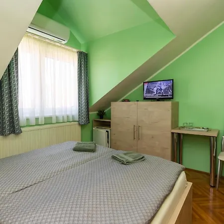 Frühstückspension Cecey Vendeghaz 3*