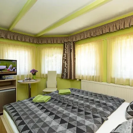 Nocleg ze śniadaniem Cecey Vendeghaz 3*